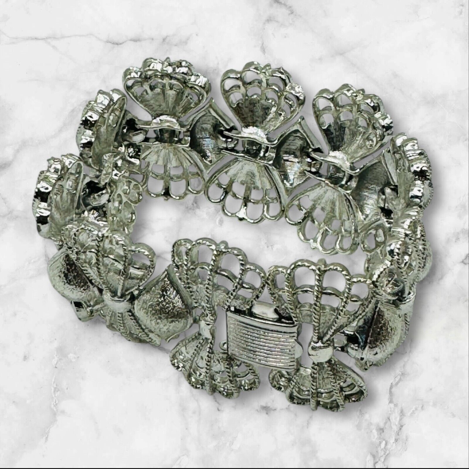 Vintage Signed CORO Silver-Tone Filigree Bow Link Bracelet 7.5" Fold Over Clasp