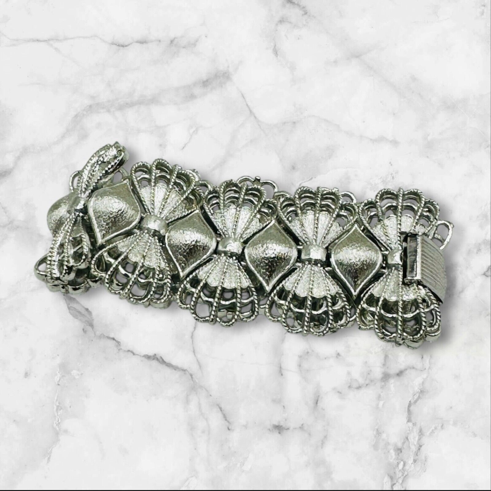 Vintage Signed CORO Silver-Tone Filigree Bow Link Bracelet 7.5" Fold Over Clasp